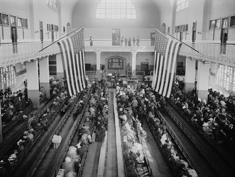 Immigrants in the Ellis Island registration area in 1905