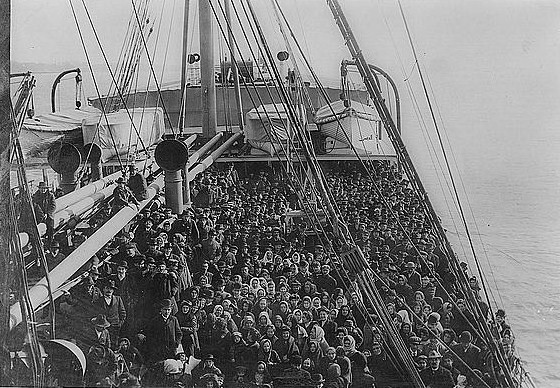 Immigrants on an unidentified ship