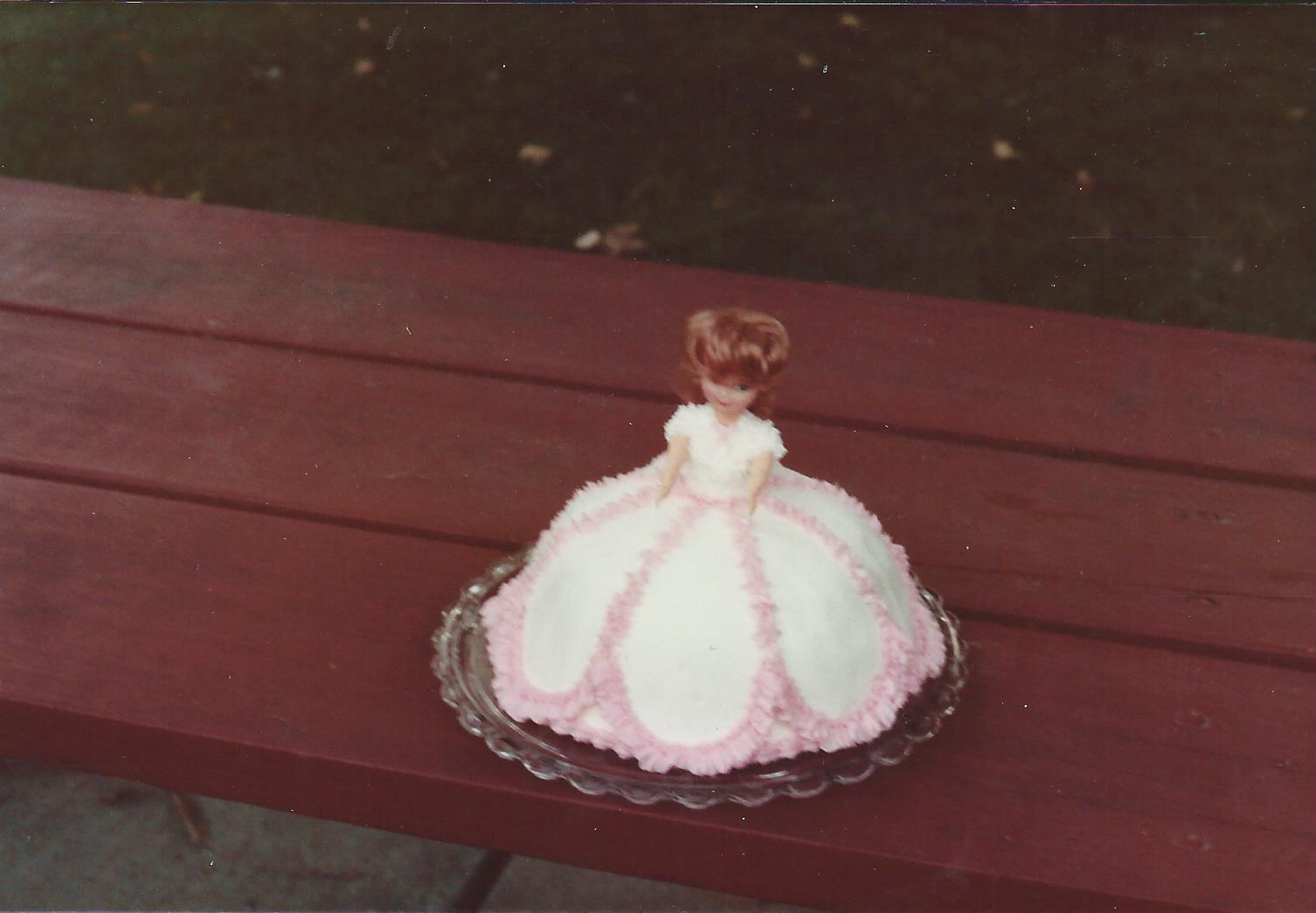 An example of Marilyn's cake
decorating abilities, 1983
